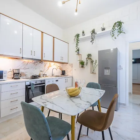 Modern 200m From Acropolis 100mbps Netflix Apartment