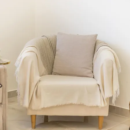 Modern 200m From Acropolis 100mbps Netflix Athens