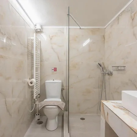 Modern 200m From Acropolis 100mbps Netflix Athens